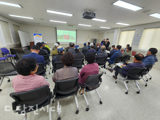 지난 14일 합덕읍 덕곡쪽파작목반을 대상으로 작목별 맞춤형 안전관리 실천 시범사업 설명회가 개최됐다.