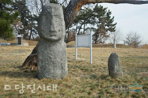 신평 돌미륵의 모습(※출처: 한국향토문화전자대전)