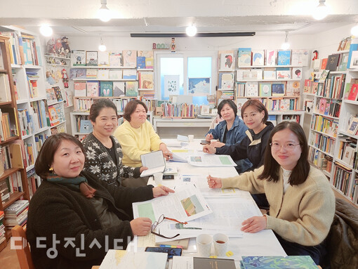 (왼쪽부터 시계방향) 나무를 심는 사람들 회원인 윤미경, 박미현, 이덕순, 지은숙, 이정은, 유은정 씨