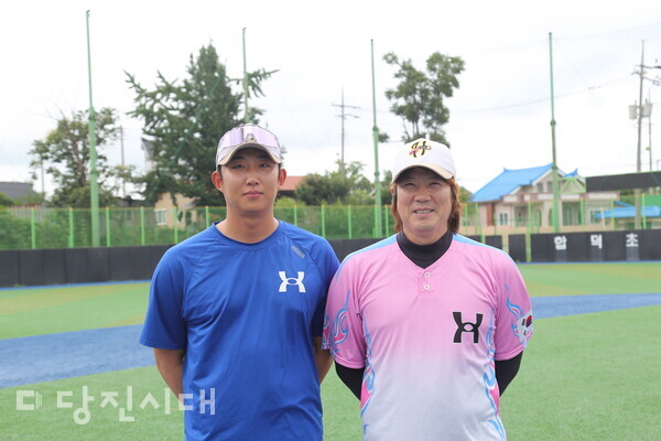 합덕초 야구부 이준석 코치(왼쪽), 김용영 감독(오른쪽)