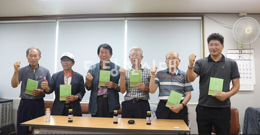 왼쪽부터) 기지시리 주민인 최인기, 장경환, 김기원, 구본형, 구자동, 이병옥 씨