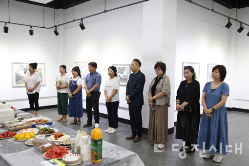 먹그림사랑회가 주최한 열여섯 번째 먹그림 사랑전이 오는 23일까지 늘꿈갤러리에서 열리고 있다.