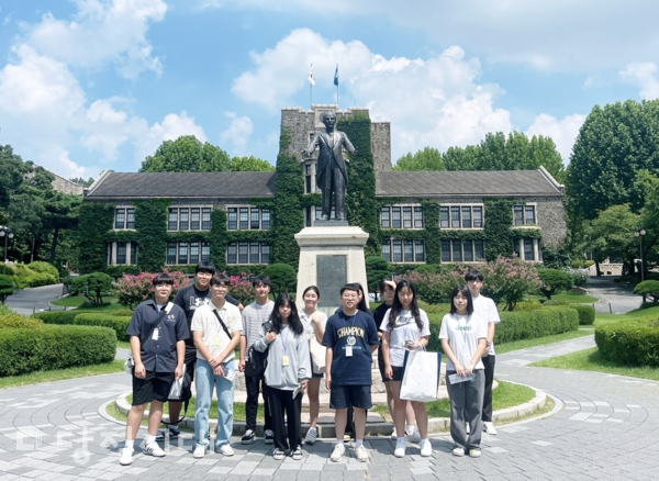 당진시가 2023년 진로진학 전문컨설팅 사업의 일환으로 청소년을 대상으로 한 대학 문화 탐방을 지난 17일에 진행했다.