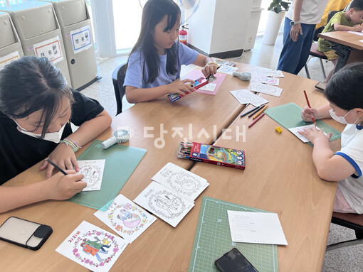 송악사회복지관이 문화공연인 ‘신나는 예술여행, 모두에게 보내는 만화 콘서트’를 지난 19일에 진행했다.