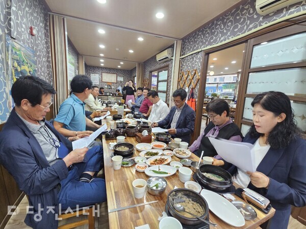 당진시대 신문사가 신규 경영자문위원을 위촉하고 지난 20일 위촉식을 진행했다.