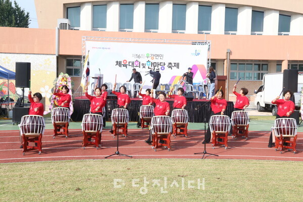 제16회 우강면민 체육대회 및 한마당 축제가 지난 23일 우강초등학교 운동장에서 개최됐다.