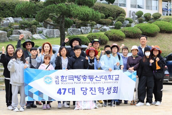 지난 9일 한국방송통신대학교 제47대 당진학생회가 추계 야유회 및 거리 정화활동을 펼쳤다.