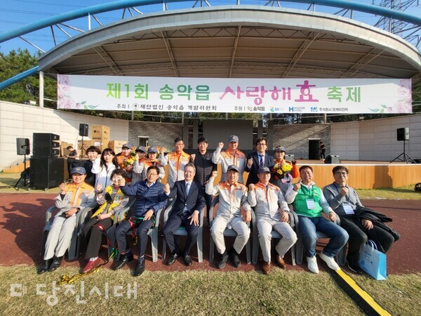 지난달 31일 송악읍남·여의용소방대가 송악읍에서 열린 축제 현장에서 어르신 안전지킴 봉사활동을 실시했다.