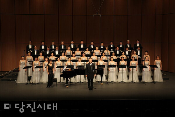 한국시낭송가협회 당진지회가 주최한 제13회 당진시낭송의 밤‘당진의 詩를 노래하다’가 당진문예의전당에서 열렸다.