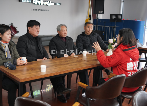 국민의힘 박서영 국회의원 예비후보가 지난 3일 당진원시가지 상가번영회를 방문했다.