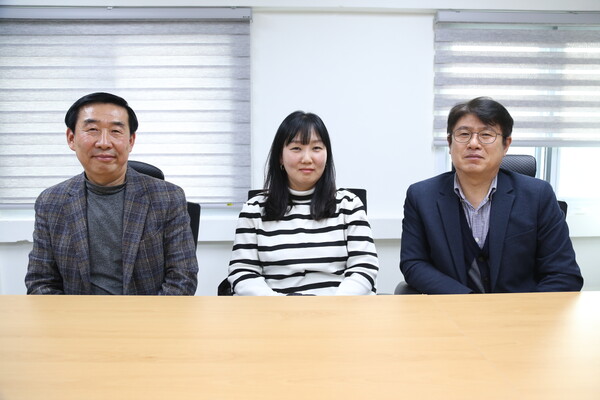 (왼쪽부터) 인터뷰에 참여한  성기돈 부회장, 윤정화 주무관, 하창수 회장