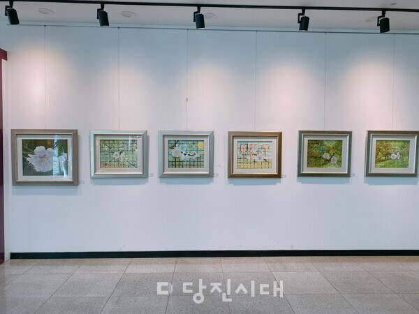당진시립중앙도서관 2층 로비 해오름 갤러리에서는 2월의 전시로 김경동 작가의 유화 작품들을 전시하고 있다.