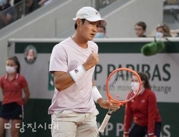 당진시청 테니스단 소속 권순우 선수가 고향사랑기부금 전달했다.