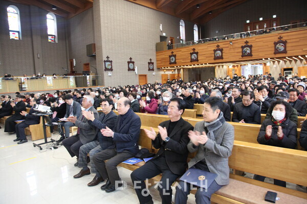 당진신협 제45차 정기총회가 지난달 27일 당진천주교회 대성당에서 열렸다.