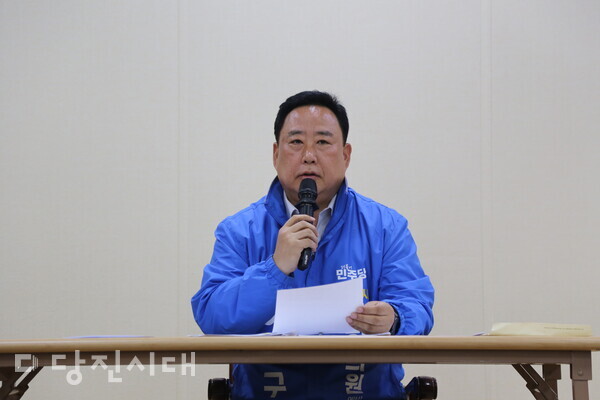 더불어민주당 어기구 국회의원 후보가 농업정책 질문에 대해 답변하고 있다.
