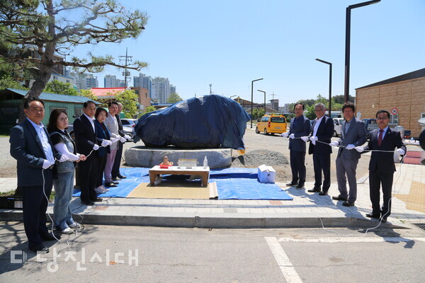 지난 8일 김복선 기념바위가 신평면 금천리에 설치되고, 제막행사를 개최했다.