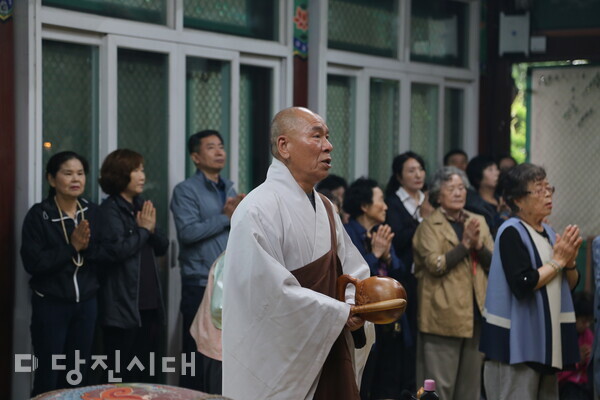 송악읍 가학리 오룡산 인근에 자리한 대성사에서 석가탄신일을 맞아 지난 15일 봉축 행사를 열었다.