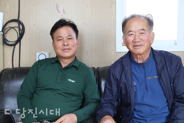 (윈쪽부터) 유순호 금천1리 이장과 이은우 금천1리 노인회장