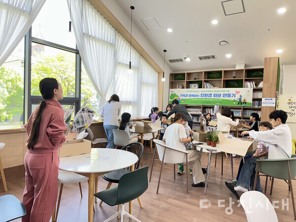 당진청소년카페 수다벅스 1호점이 ‘가족과 함께하는 친환경 레고 화분 만들기’를 운영했다.