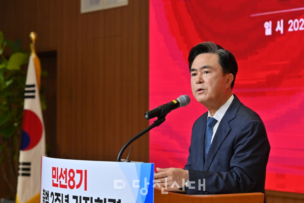 김태흠 충남도지사가 민선 8기 취임 2주년을 맞이하면서 지난 1일 도청 4층 대회의실에서 기자회견을 열었다.
