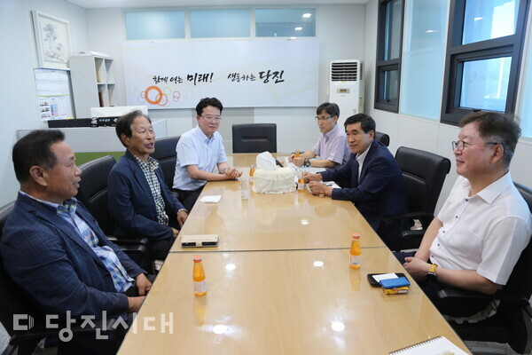 김재산, 이선군, 유병수 공동위원장은 당진시 비서실장과 자치행정과장과 면담을 가졌다.