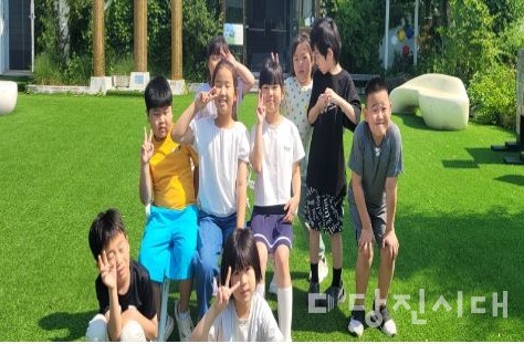 면천초등학교 1~2학년 학생들은 당진창의체험학습으로 '면천읍성안 그 미술관'에 지난달 28일 다녀왔다.