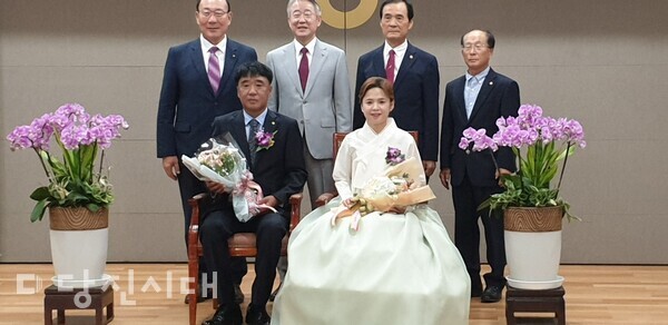 합덕읍 박인태(50)·정혜련(43) 부부가 농협중앙회가 수여하는 7월‘이달의 새농민상’수상자로 선정돼 상을 수상했다.