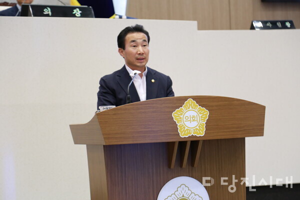 후반기 상임위원회로 선출된 윤명수 산업건설위원회 위원장이 당선 소감을 전하고 있다.