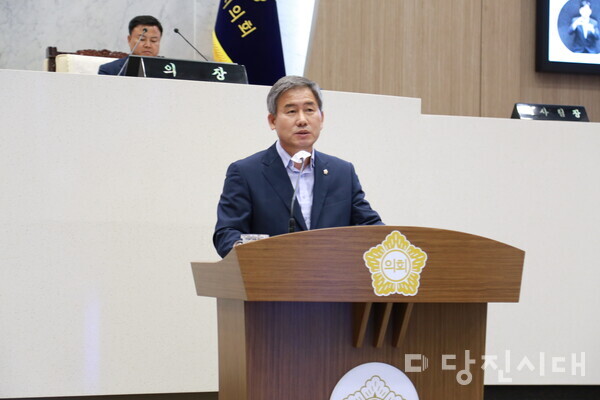 후반기 상임위원회로 선출된 김봉균 의회운영위원회 위원장이 당선 소감을 전하고 있다.