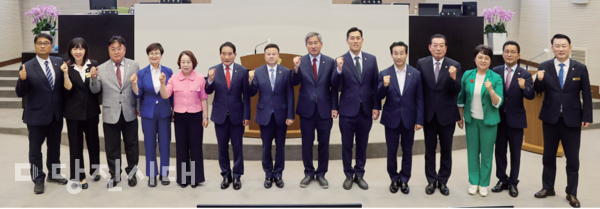 지난달 31일 당진시의회(의장 서영훈)가 의회 2층 본회의장에서 제4대 후반기 개원식을 개최했다.