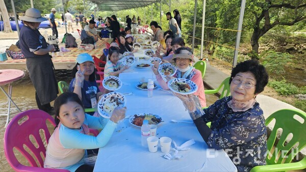 송산사회복지관이 지난 10일 서산 반디별빛 생태마을에서 ‘이음나무 프로젝트’를 진행했다.