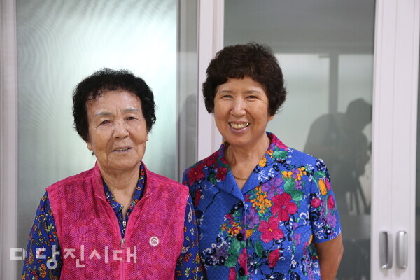 (왼쪽부터) 인터뷰에 참여한 김연실 어르신, 김화자 장고항2리 노인회 부회장