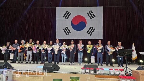 지난 27일 전국이통장연합회 당진시지회가 제18회 당진시 이·통장 한마음 행사를 당진실내체육관에서 개최했다.