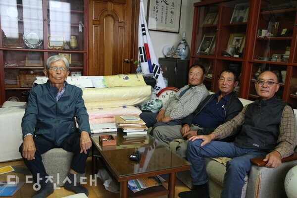 (왼쪽부터) 인터뷰에 참여한 합덕읍 신리 주민 이진규, 이종길, 유철호, 염규백 씨