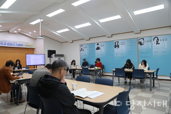 지난 19일 열린 심훈학회 학술대회에서는‘영화와 문학의 지형학’을 주제로 진행됐고, 그 자리에 지역의 고등학생들이 참석해 주목을 끌었다.