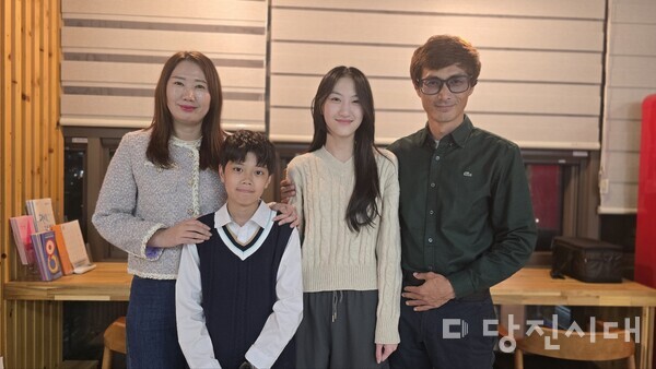 이소담 양의 가족사진