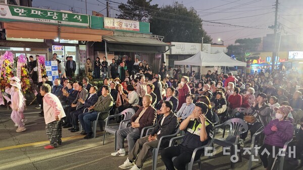 신평면주민자치회가 제12회 신평면 가을음악회를 지난 2일에 개최했다.