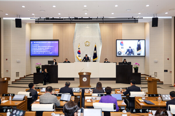 당진시의회가 제115회 제2차 정례회를 개회했다. 이번 회기는 지난달 25일부터 오는 20일까지 진행된다.