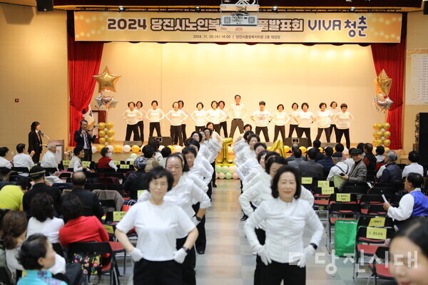 지난달 20일 당진시노인복지관은 당진시종합복지타운 대강당에서 ‘VIVA 청춘’ 작품 발표회를 열었다.