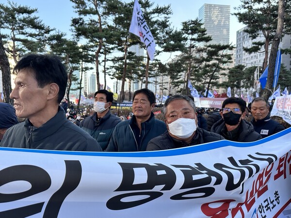 지난 7일 당진시농민회가 국회를 찾아 윤석열 탄핵을 요구했다.