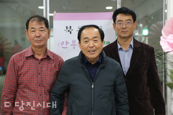 우강면주민자치회가 삶이 숨 쉬는 북콘서트를 지난 7일 약시우강사랑채에서 개최했다.