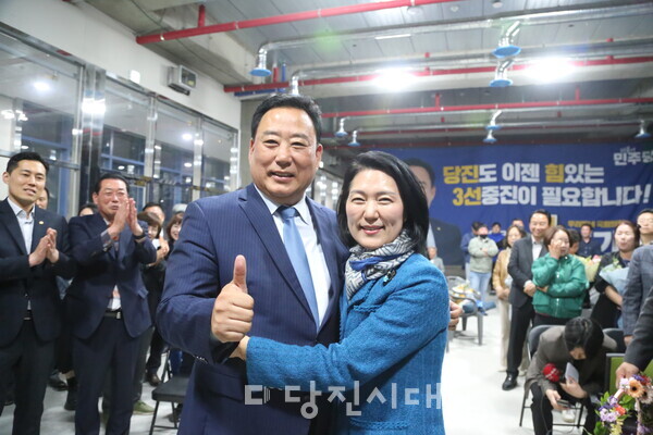 더불어민주당 어기구 국회의원 당선인과 아내 임명신 여사