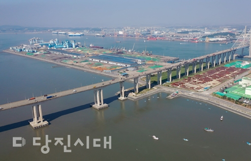 서해대교와 평택당진항 모습