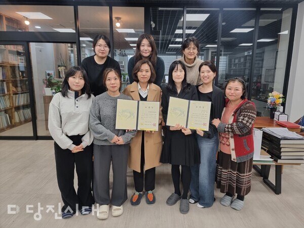 ㈜당진시대 신문사가 충청남도로부터 2024년 지역미디어지원사업 우수 평가를 받아 도지사 표창을 받았다.