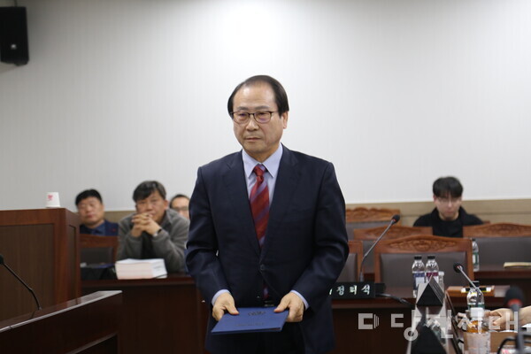 인사청문회에서 박용선 후보.