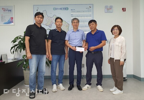 농사용 폐비닐 보상금 50만 원을 이웃돕기 성금으로 기부했다.