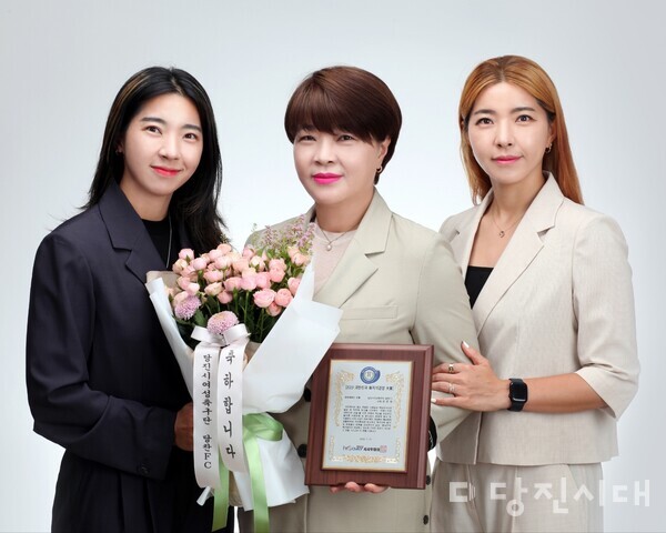 세 모녀 모습 (왼쪽부터 강가애, 손운숙, 강나루 씨)