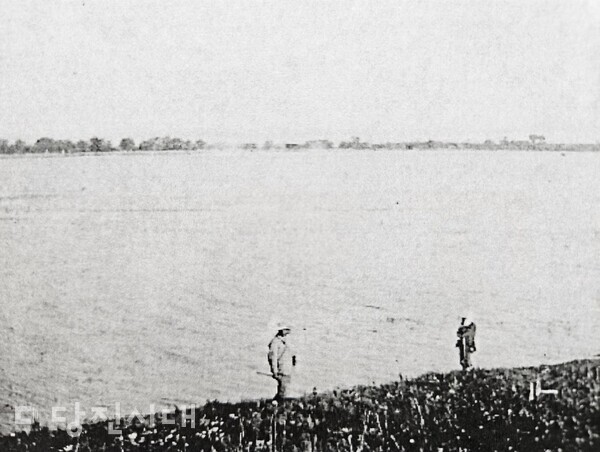 합덕제의 모습이 담긴 최초의 사진. 1905년 이전의 합덕제 풍경. (출처 : 한국토지농산조사보고, 제공 : (사)당진향토문화연구소장 전다한)