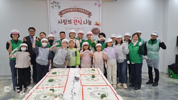지난 7일 당진시청년새마을연대가 사랑의 간식을 만들어 면천면 내 경로당과 장애인시설 한빛공동체에 전달했다.
