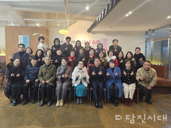 한국시낭송가협회 당진지회는 밀화당 베이커리에서 제188회 ‘당진시 시낭송회’를 지난 19일 열었다.